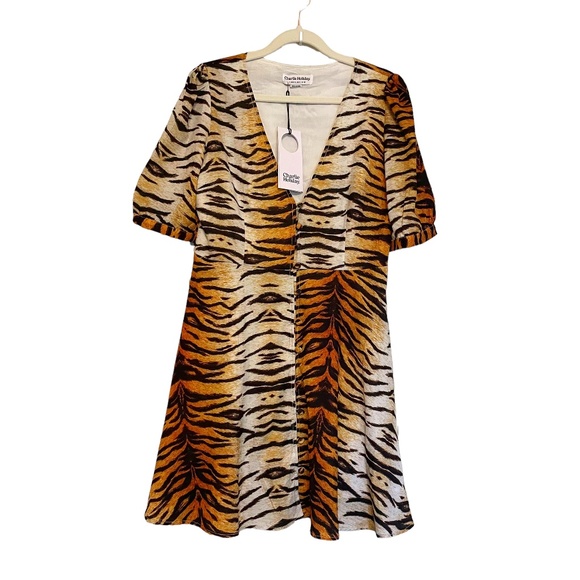 Charlie Holiday Avoca Tiger Print Babydoll V Neck Mini Dress‎ NWT Size 6 - Picture 1 of 8